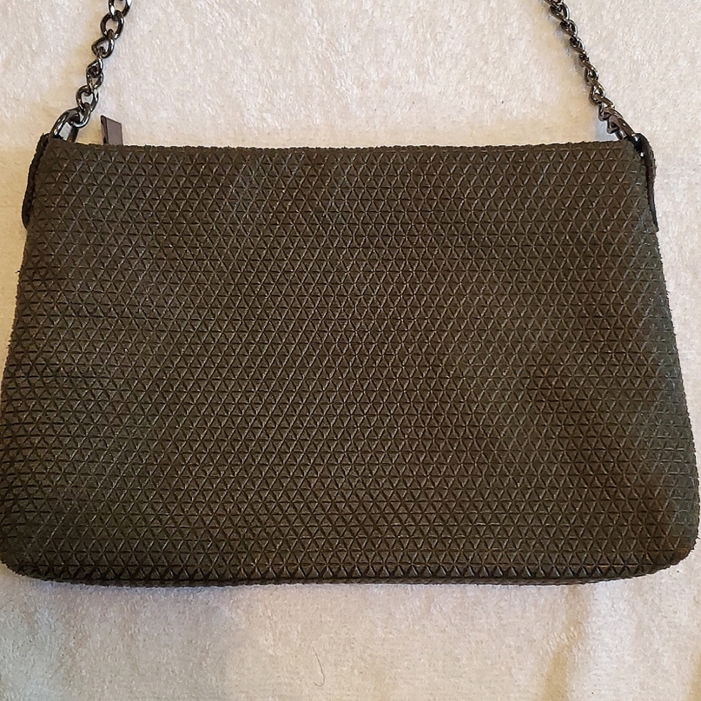 GUC Diamond Pattern Faux Leather Clutch